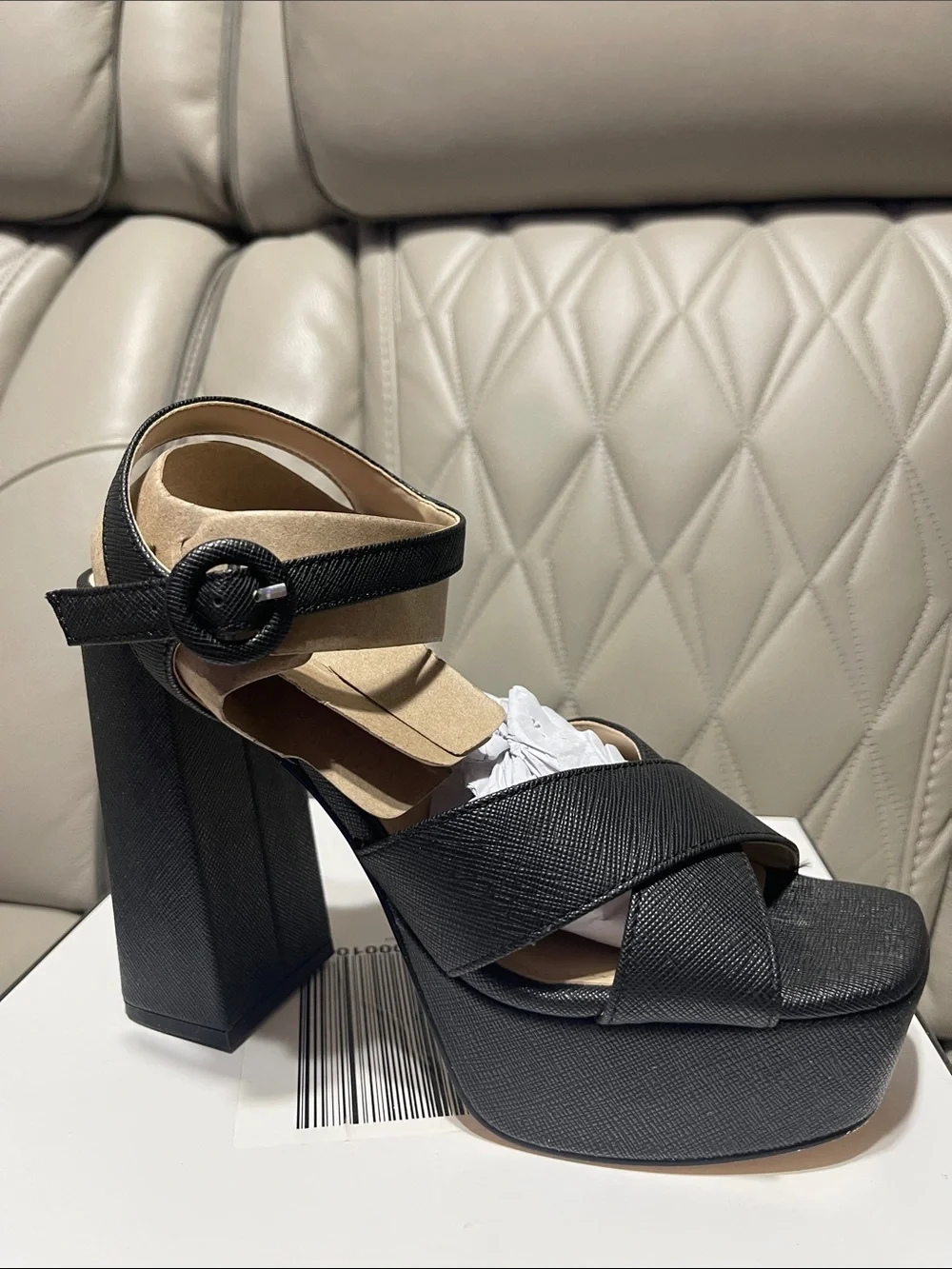 Guess stylish platform